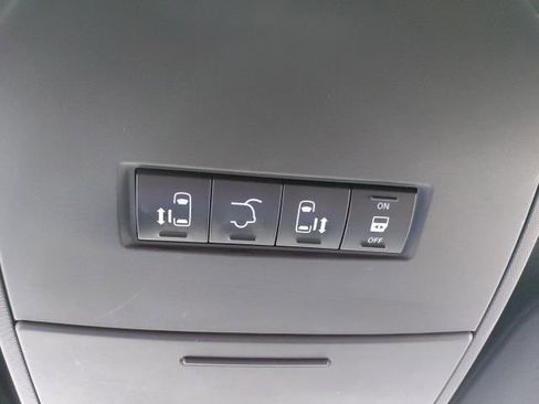 Used 2018 Dodge Grand Caravan GT image 18