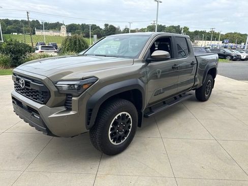 Used 2025 Toyota Tacoma TRD Off-Road w/ TRD Off Road Upgrade Package AWD/4WD image 3