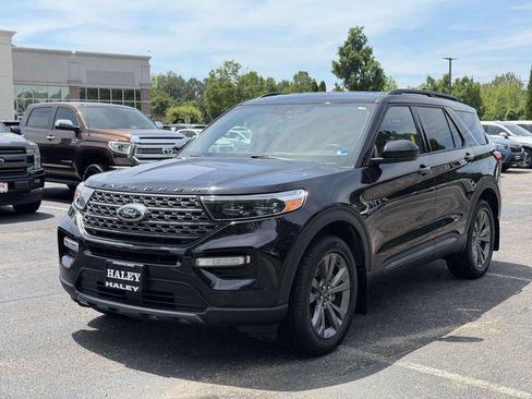 Used 2023 Ford Explorer XLT w/ Equipment Group 202A AWD/4WD image 23