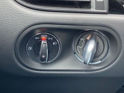 Certified 2024 Porsche Macan image 23