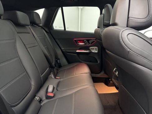 Used 2026 Mercedes-Benz GLC 300 image 27