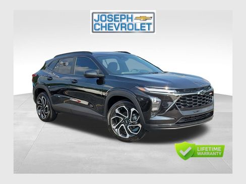 Used 2025 Chevrolet Trax RS w/ Sunroof Package FWD image 1