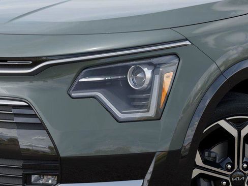 New 2025 Kia Niro EX Touring image 11