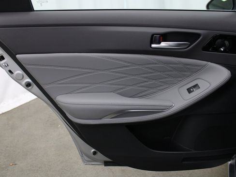 Used 2020 Toyota Avalon Limited image 15