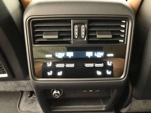 Certified 2025 Porsche Cayenne E-Hybrid AWD/4WD image 19