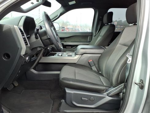 Used 2020 Ford Expedition XLT image 3