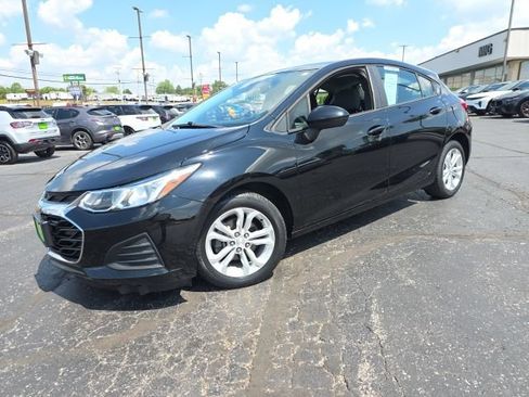 Used 2019 Chevrolet Cruze LS w/ LS Convenience Package FWD image 2