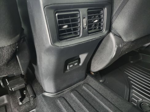 Used 2024 Toyota RAV4 XLE image 33