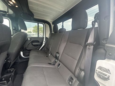 Used 2023 Jeep Gladiator Sport image 4