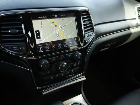 Used 2022 Jeep Grand Cherokee Limited image 18