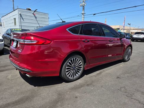 Used 2017 Ford Fusion SE w/ Fusion SE Technology Package image 4