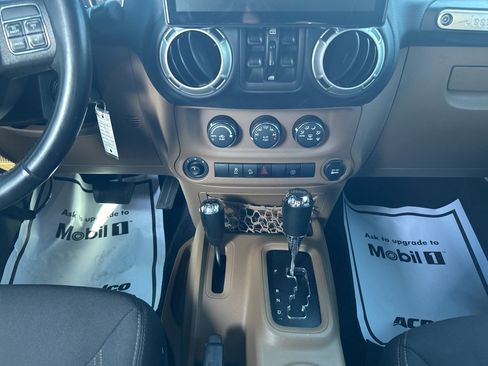 Used 2017 Jeep Wrangler Unlimited Rubicon image 17