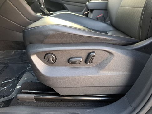 Used 2018 Volkswagen Tiguan SE w/ Panoramic Sunroof Package AWD/4WD image 25