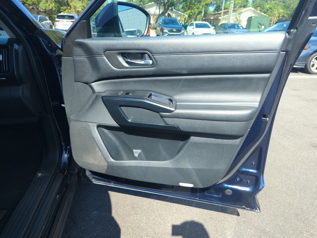 Used 2022 Nissan Pathfinder SV AWD/4WD image 34