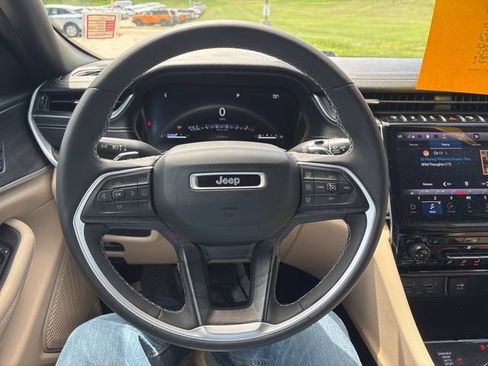 Used 2023 Jeep Grand Cherokee L Limited AWD/4WD image 20