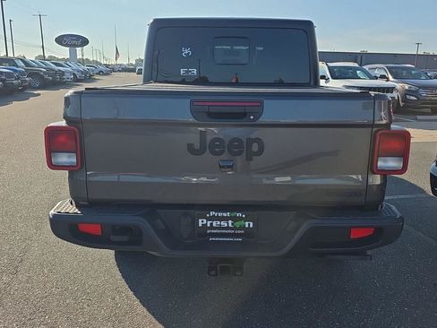 Used 2021 Jeep Gladiator Sport AWD/4WD image 8
