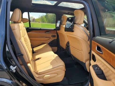 Used 2025 Jeep Grand Cherokee L Summit AWD/4WD image 24