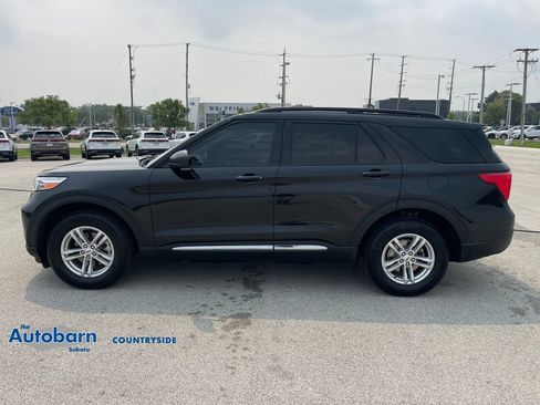 Used 2021 Ford Explorer XLT w/ Equipment Group 202A AWD/4WD image 2