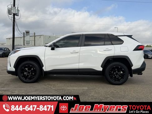 Used 2022 Toyota RAV4 LE image 6