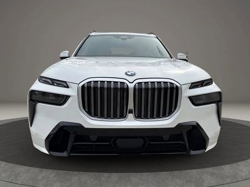 Used 2023 BMW X7 xDrive40i w/ M Sport Package AWD/4WD image 7