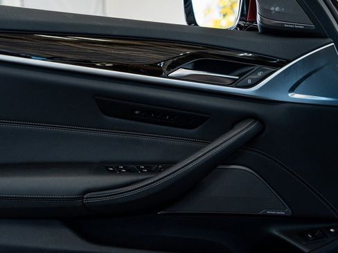 Used 2023 BMW 530e xDrive image 34