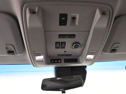 Used 2017 Cadillac Escalade ESV Luxury image 30