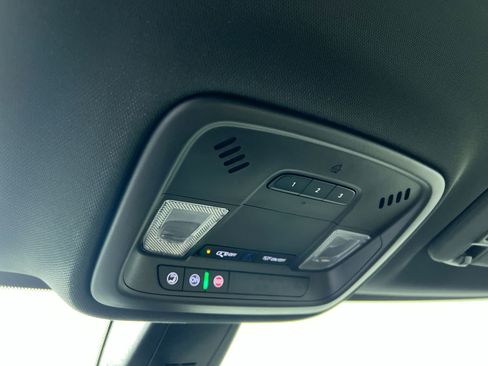 Used 2023 Chevrolet Traverse LT image 18