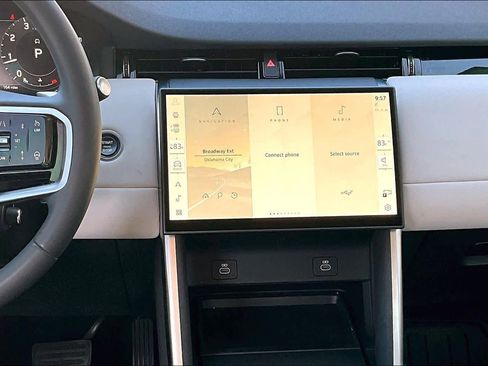 Used 2024 Land Rover Discovery Sport S image 9