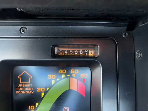 Used 1987 Chevrolet Corvette Convertible image 10