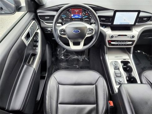 Certified 2022 Ford Explorer XLT w/ Equipment Group 202A image 13