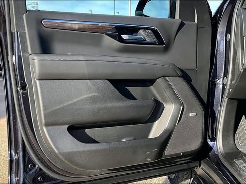New 2026 Chevrolet Suburban LT w/ Comfort Package image 11