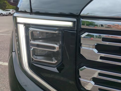 Used 2025 GMC Sierra 1500 Denali w/ Denali Reserve Package AWD/4WD image 10