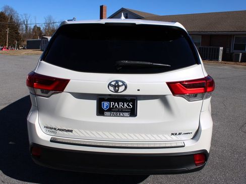 Used 2019 Toyota Highlander XLE image 8