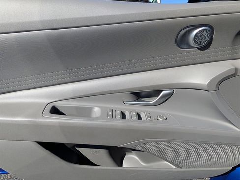 Used 2023 Hyundai Elantra SEL w/ Preferred Accessory Package image 19