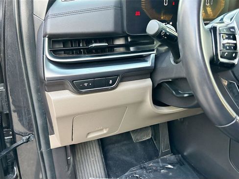 Used 2025 Kia Carnival FWD image 10