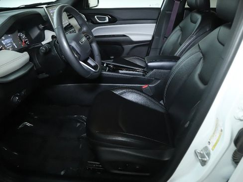 Used 2025 Jeep Compass Limited AWD/4WD image 18