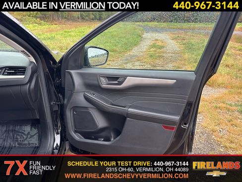 Used 2022 Ford Escape SE w/ SE Sport Appearance Package image 31