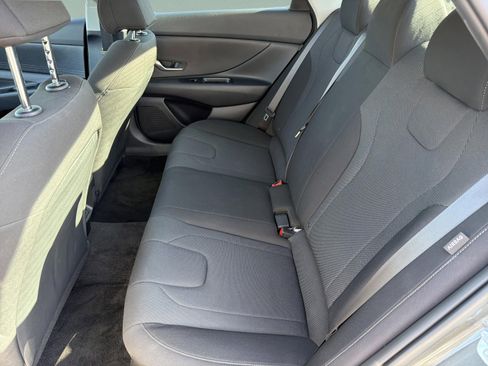 Used 2025 Hyundai Elantra SE image 27
