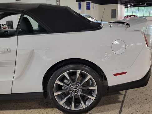 Used 2011 Ford Mustang GT Premium w/ Electronics Pkg RWD image 28