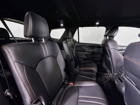 Used 2025 Honda Pilot TrailSport image 40