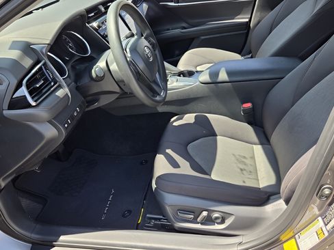 Used 2020 Toyota Camry LE FWD image 9