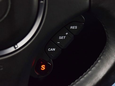 Used 2014 Aston Martin Vanquish Volante image 33