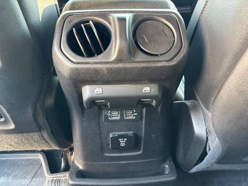 Used 2019 Jeep Wrangler Unlimited Rubicon AWD/4WD image 16