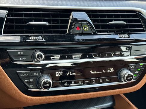 Used 2023 BMW M550i xDrive image 23