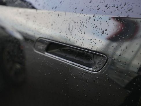 Used 2024 BMW 740i image 25