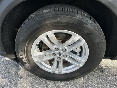 Used 2023 Ford Explorer XLT RWD image 14