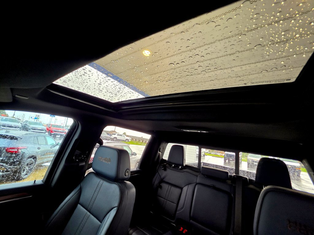 Used 2024 Chevrolet Silverado 2500 High Country w/ High Country Premium Package AWD/4WD image 90