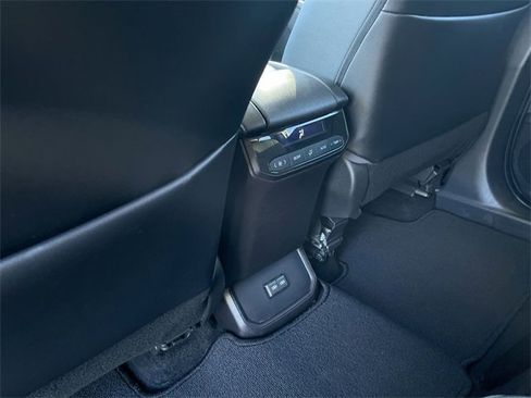 Used 2022 Toyota Highlander XLE image 25