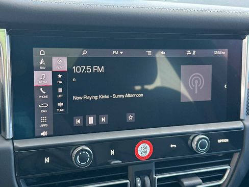 Used 2025 Porsche Macan GTS image 19