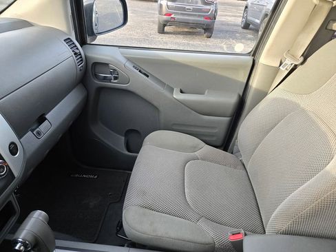 Used 2019 Nissan Frontier SV image 15